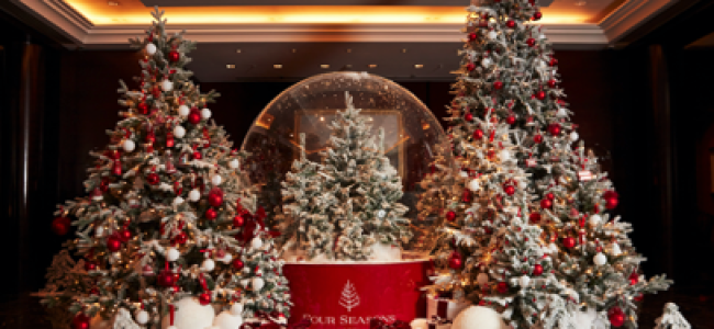 Four Seasons Hotel London unveils a spectacular Christmas display and a hot chocolate pop-up Four Seasons Hotel London unveils a spectacular Christmas display and a hot chocolate pop-up