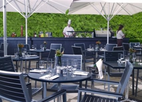 The Terrace at the Jumeirah Lowndes Hotel is perfect for al fresco dining