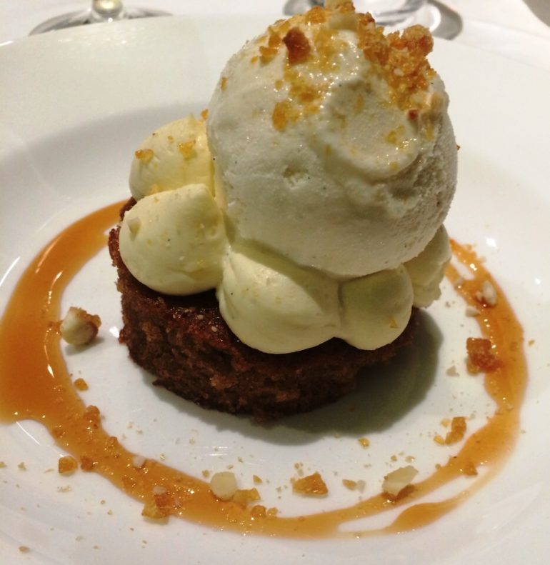 Spiced apple sponge for dessert